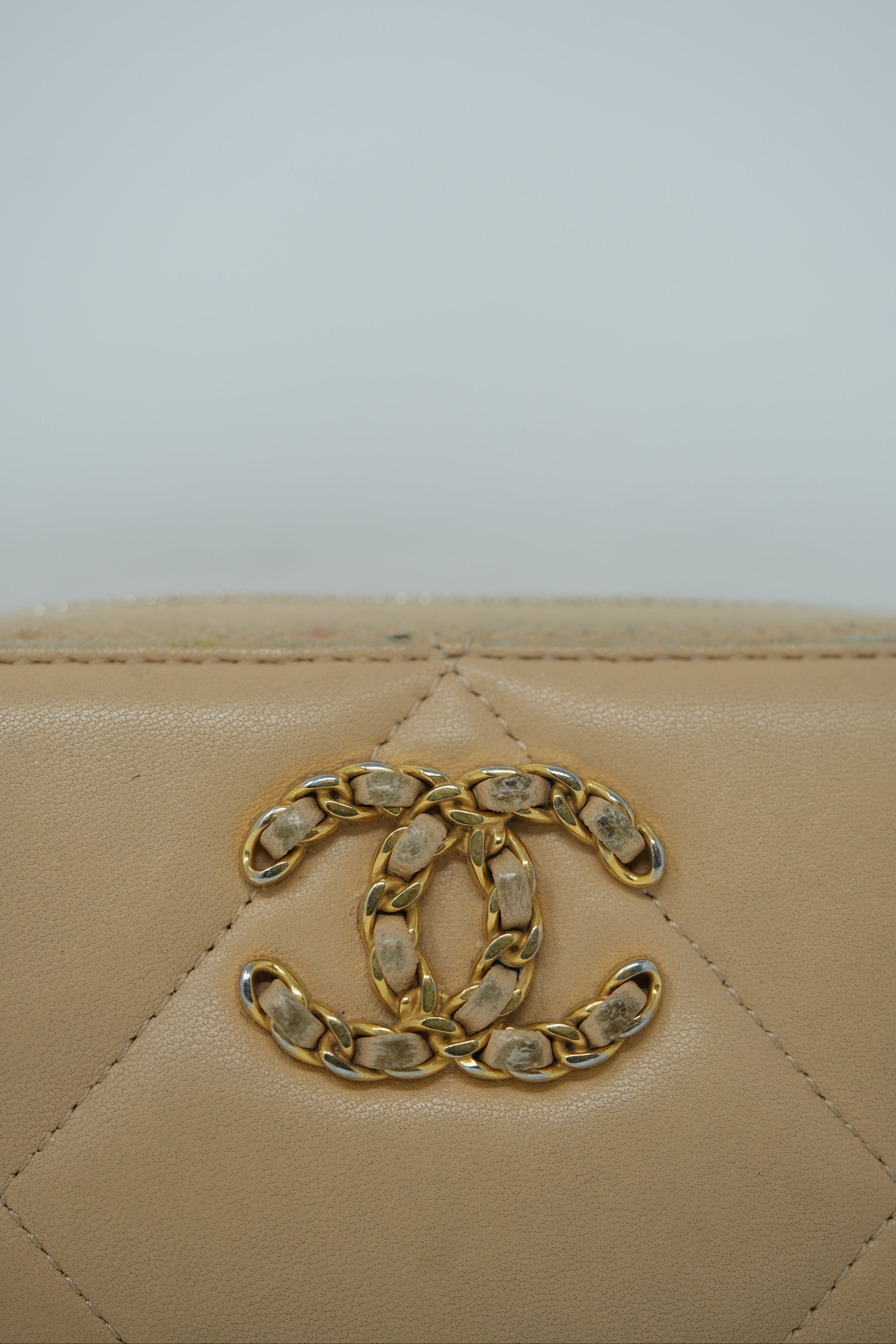 Pre-Owned Chanel Lambskin 19 Card Holder