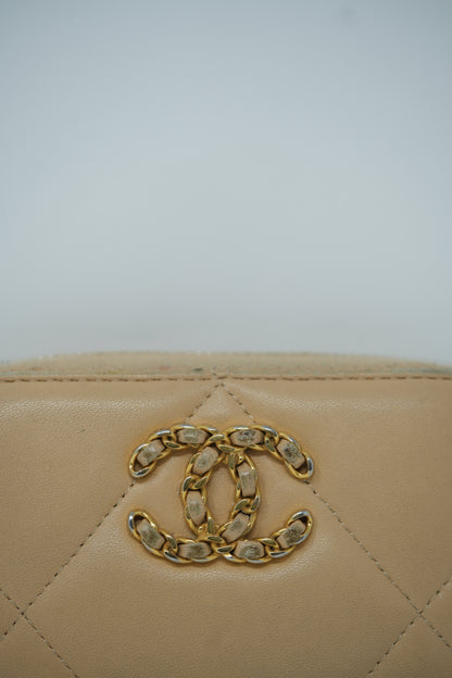 Pre-Owned Chanel Lambskin 19 Card Holder