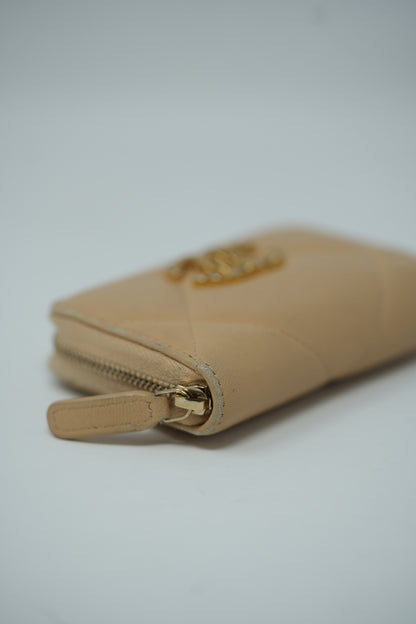 Pre-Owned Chanel Lambskin 19 Card Holder