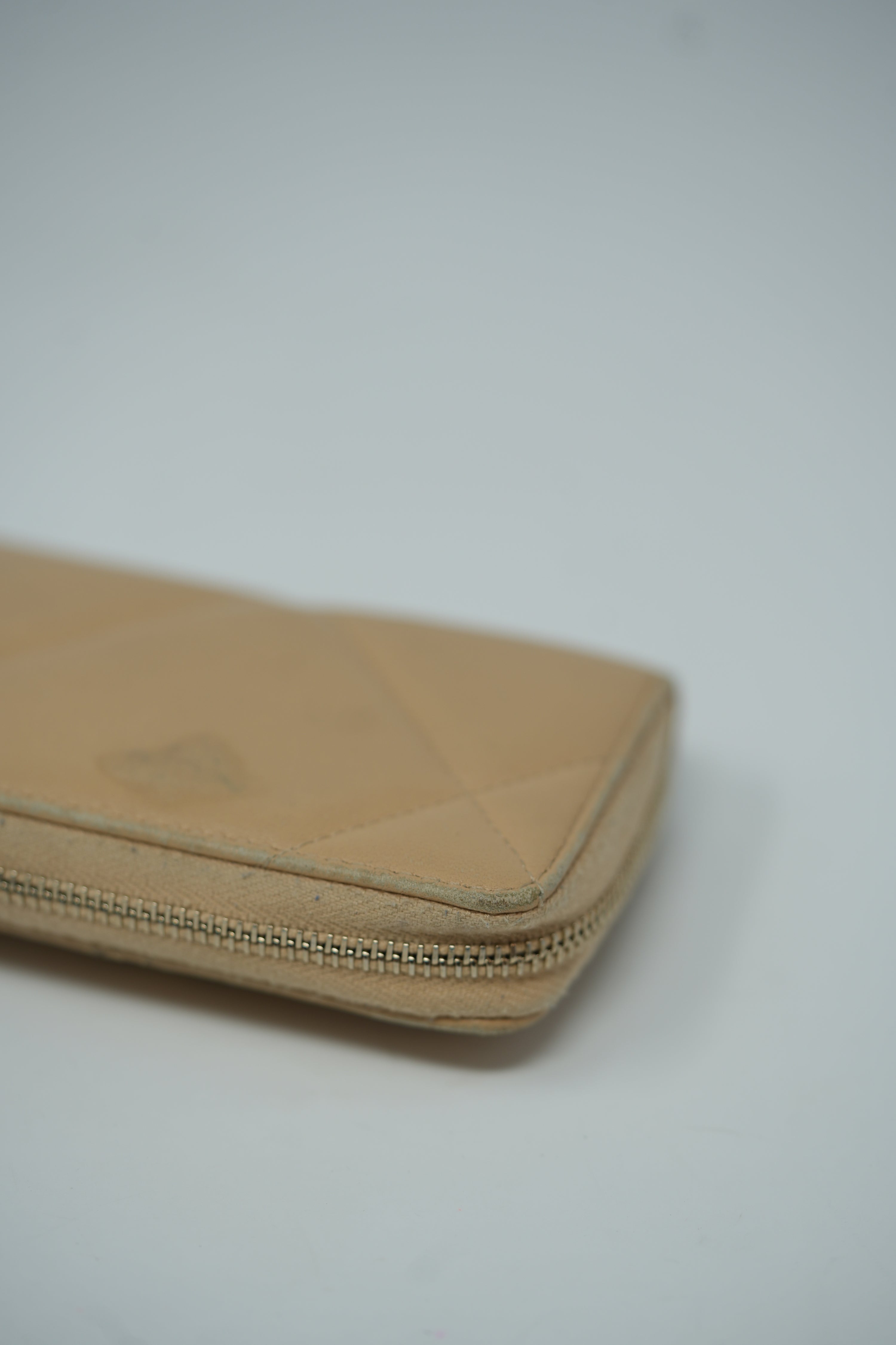 Pre-Owned Chanel Lambskin 19 Card Holder