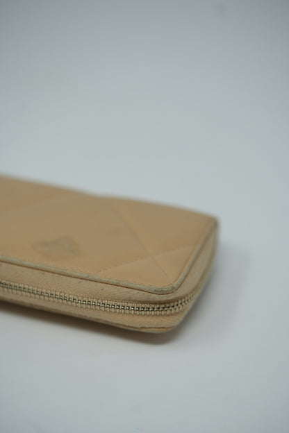 Pre-Owned Chanel Lambskin 19 Card Holder