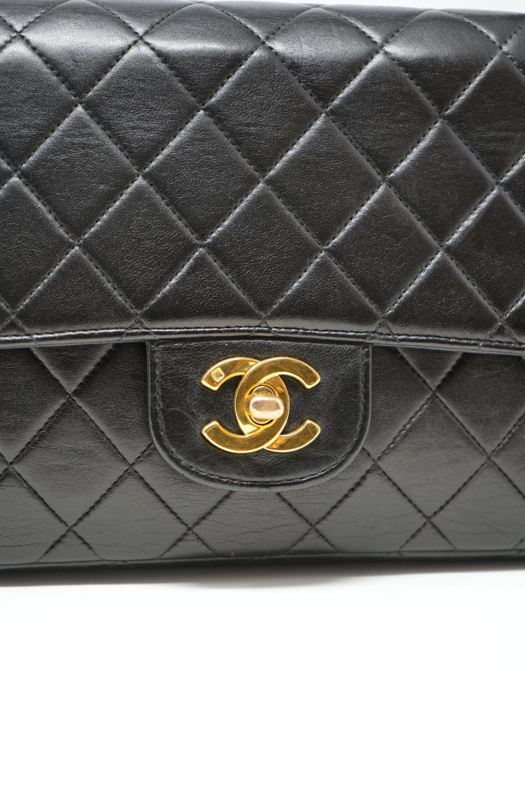 Pre-Owned Chanel Lambskin Quilted Top Handle Bag