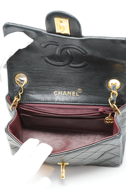 Pre-Owned Chanel 1989-1991 Mini Square Short Chain HandBag Black Lambskin