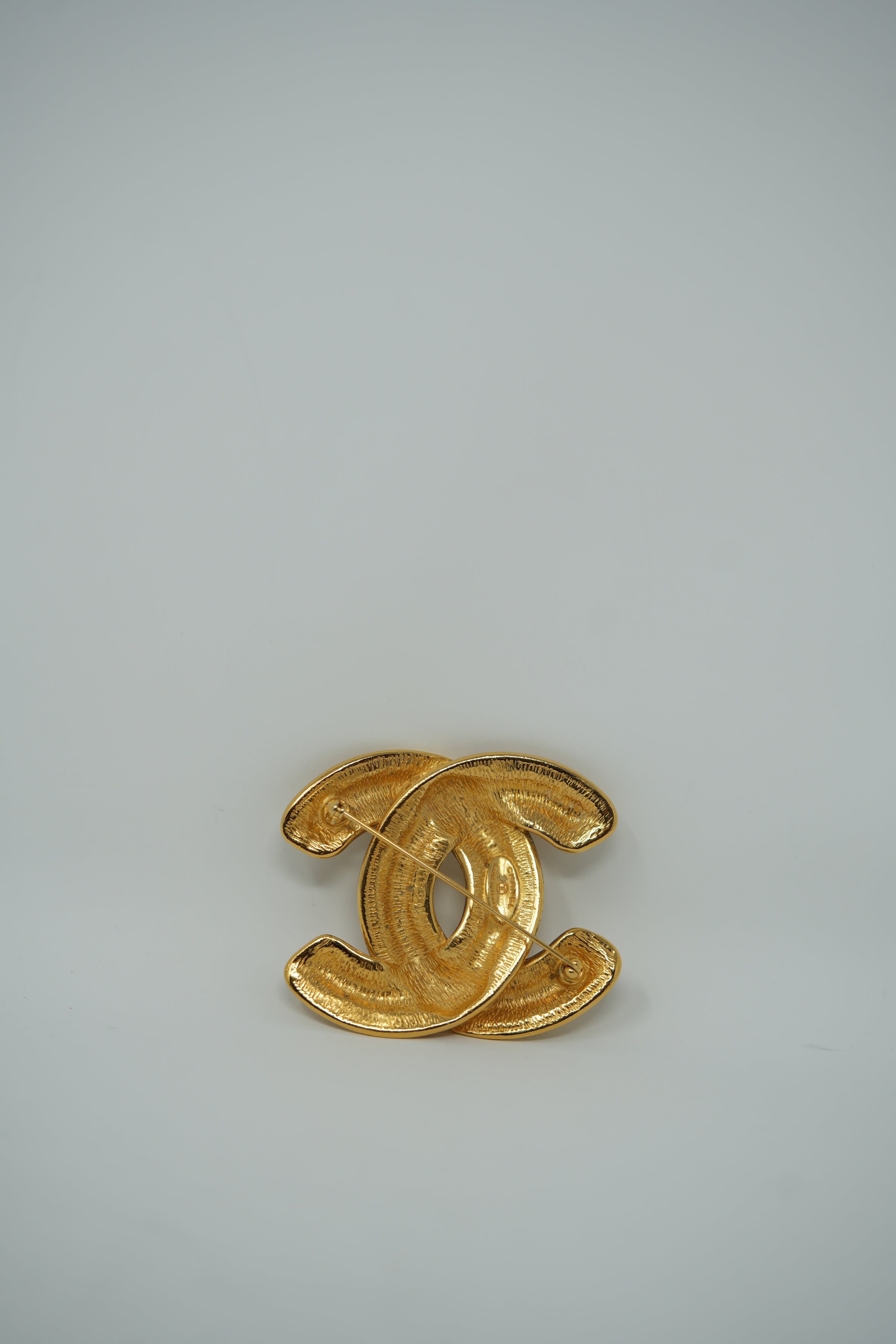 Pre-owned CHANEL 80's Quilted CC Brooch Large