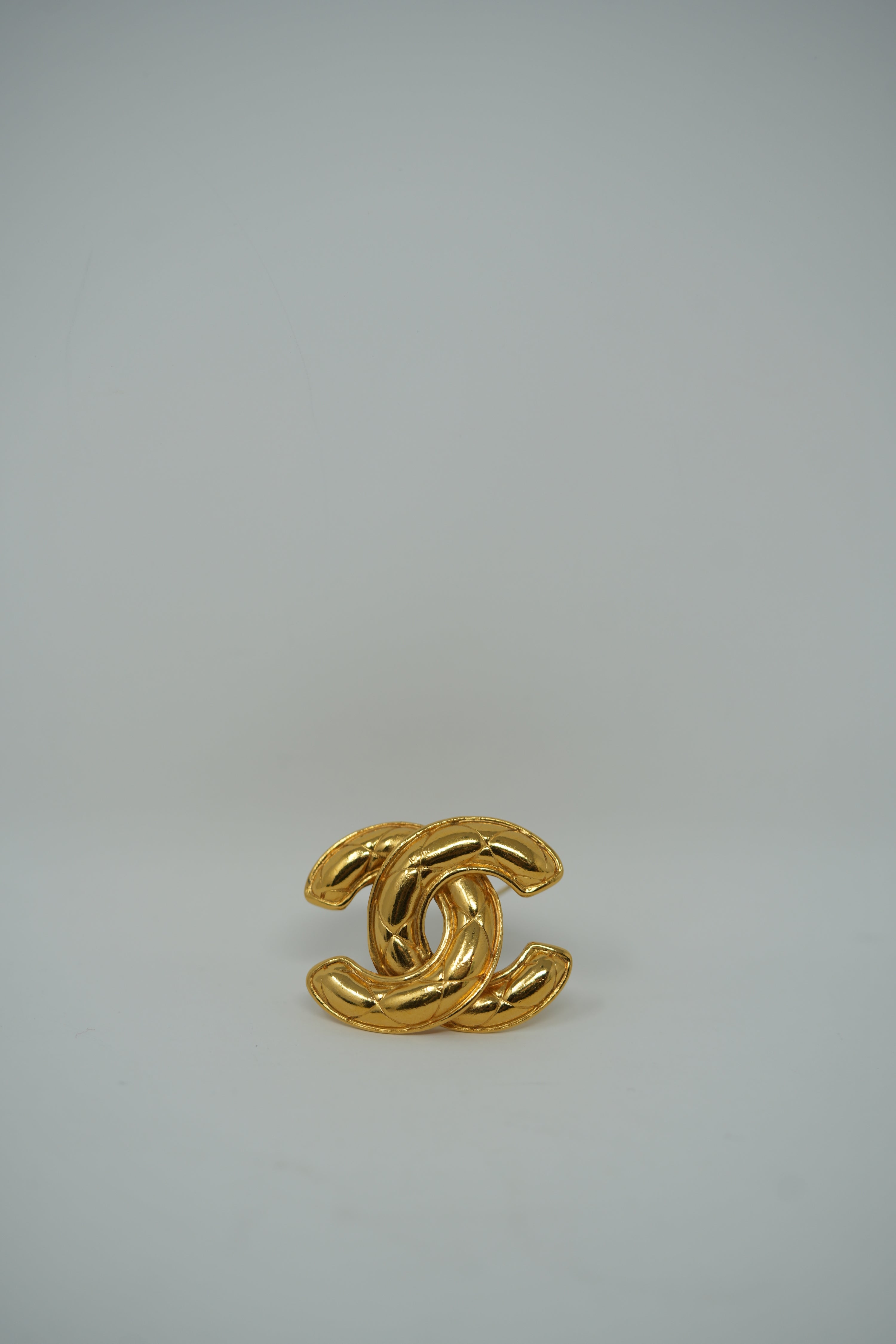 Pre-owned CHANEL 80's Quilted CC Brooch M