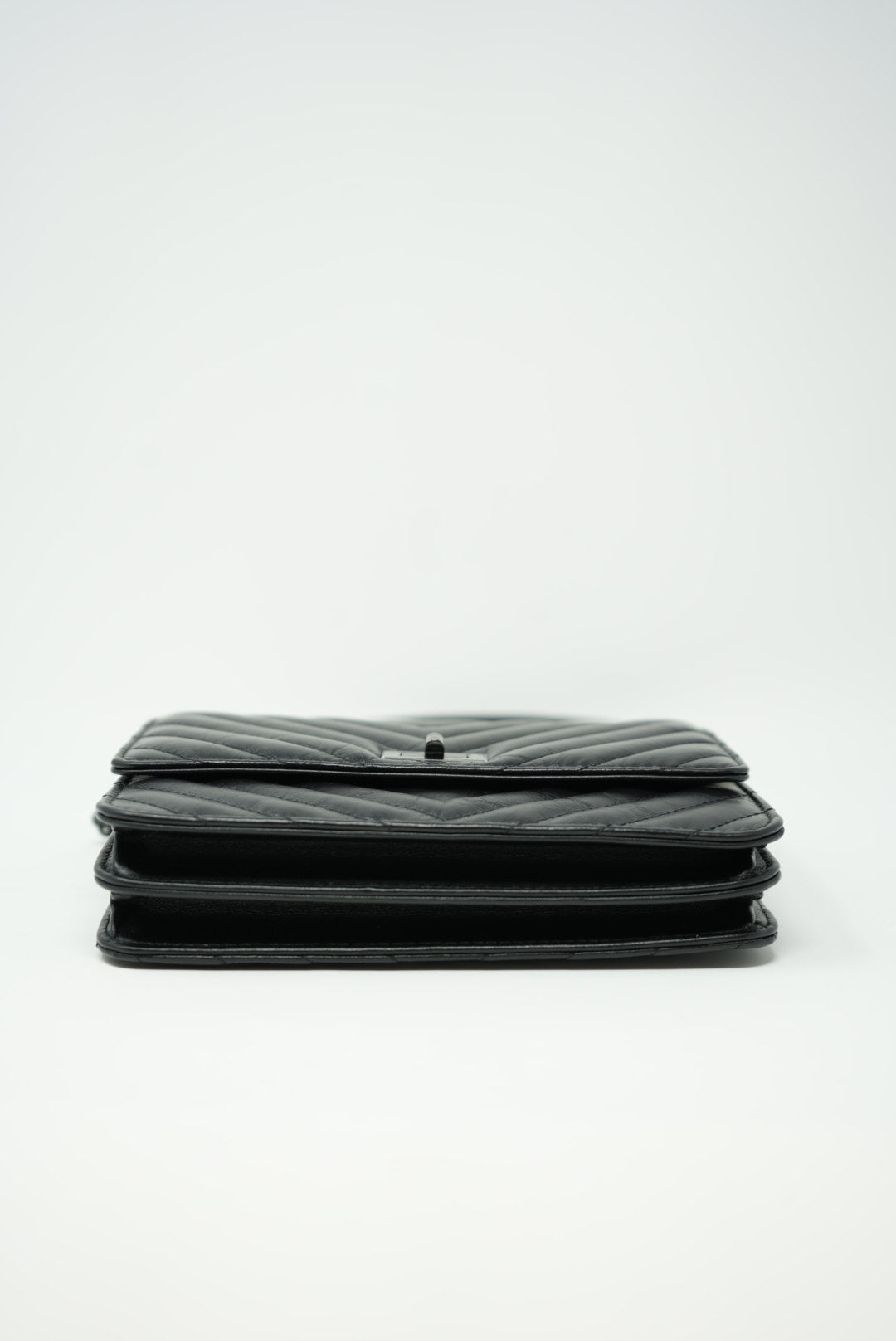 Pre-Owned Chanel Chevron 2.55 Black WOC