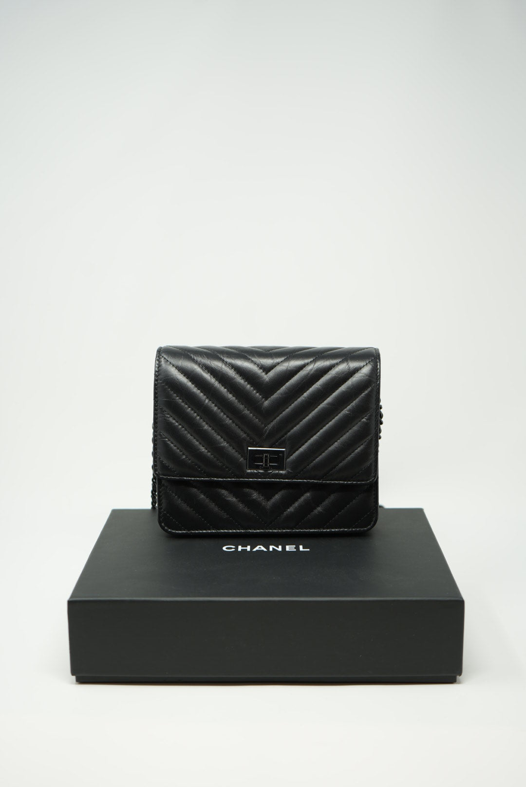 Pre-Owned Chanel Chevron 2.55 Black WOC