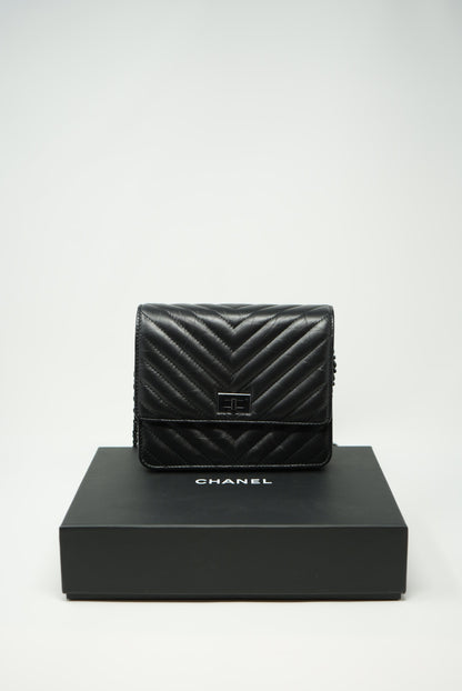 Pre-Owned Chanel Chevron 2.55 Black WOC