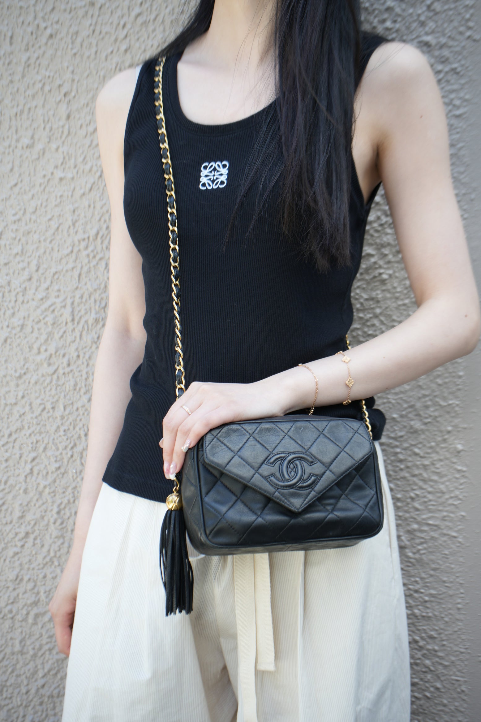Pre-Owned Chanel Black Lambskin Camera Bag