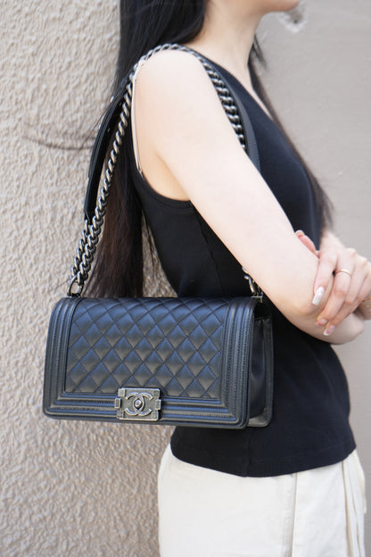 Pre-Owned Chanel LARGE BOY HANDBAG Black