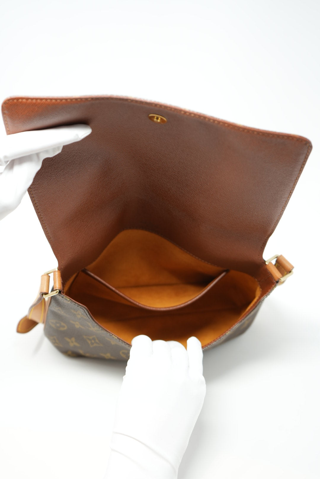 Louis Vuitton 2001 Musette Tango Short Monogram