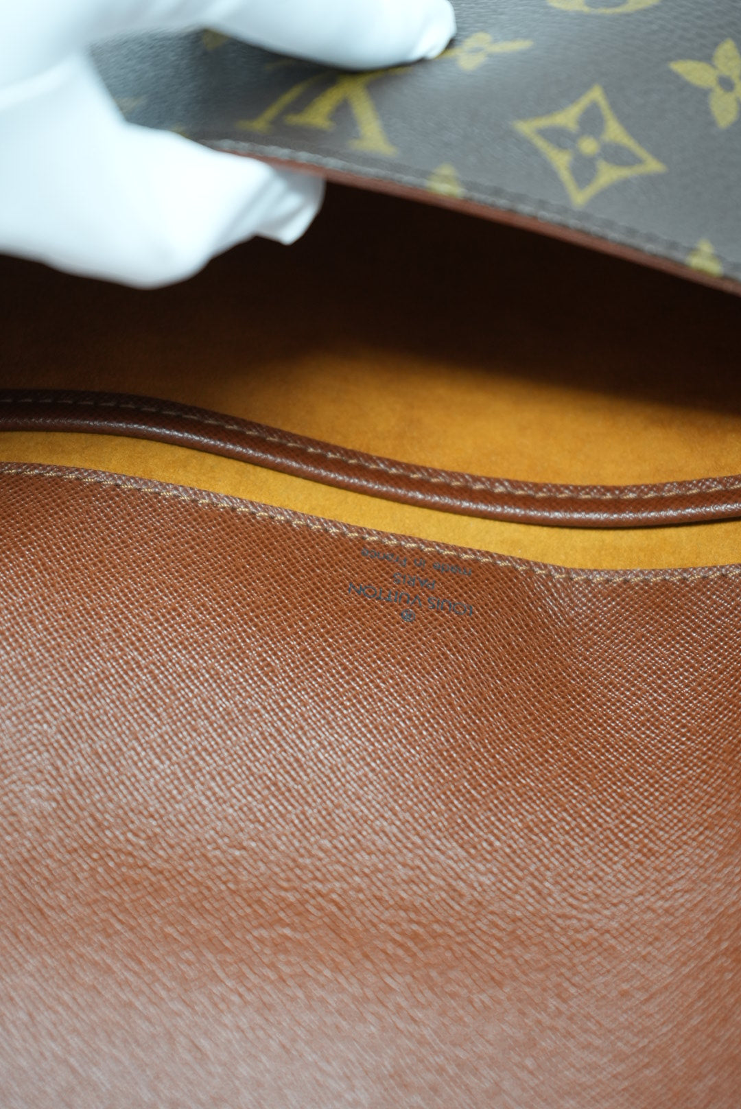 Louis Vuitton 2001 Musette Tango Short Monogram