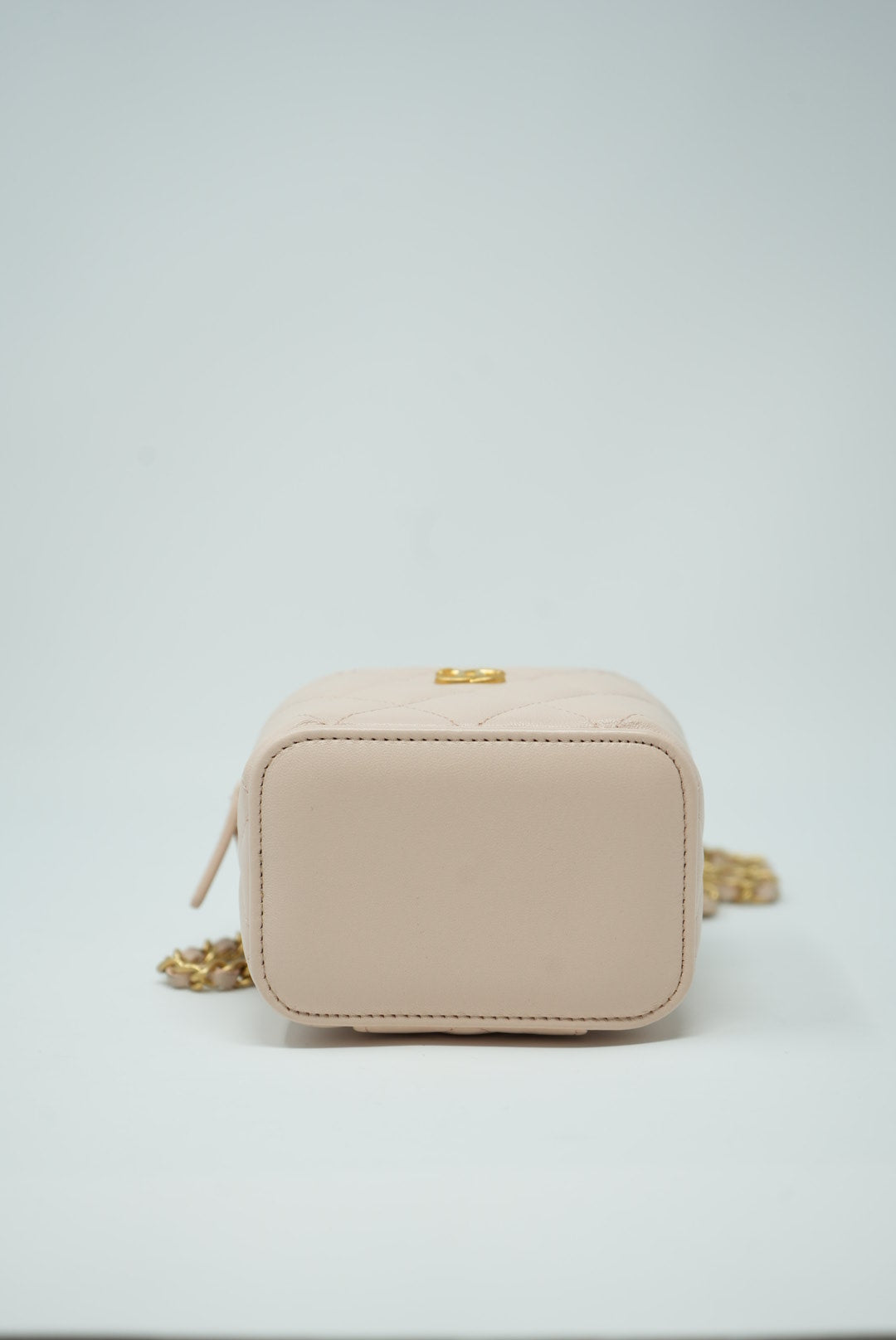 Pre-Owned Chanel 2021 SMALL VANITY WITH CHAIN Beige