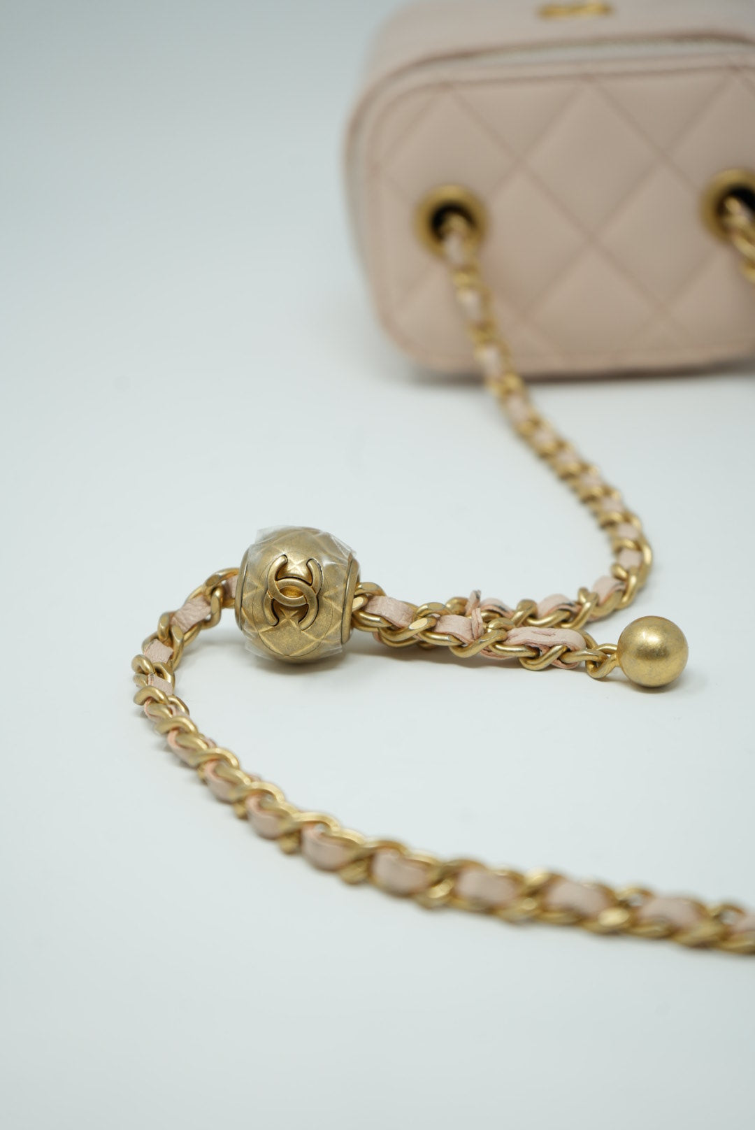 Pre-Owned Chanel 2021 SMALL VANITY WITH CHAIN Beige