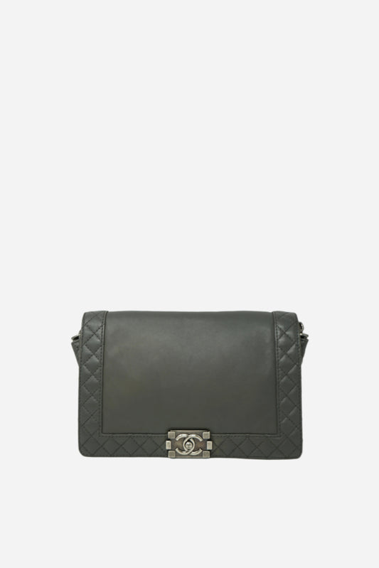 Pre-owned Chanel Medium Reverso Boy Calf