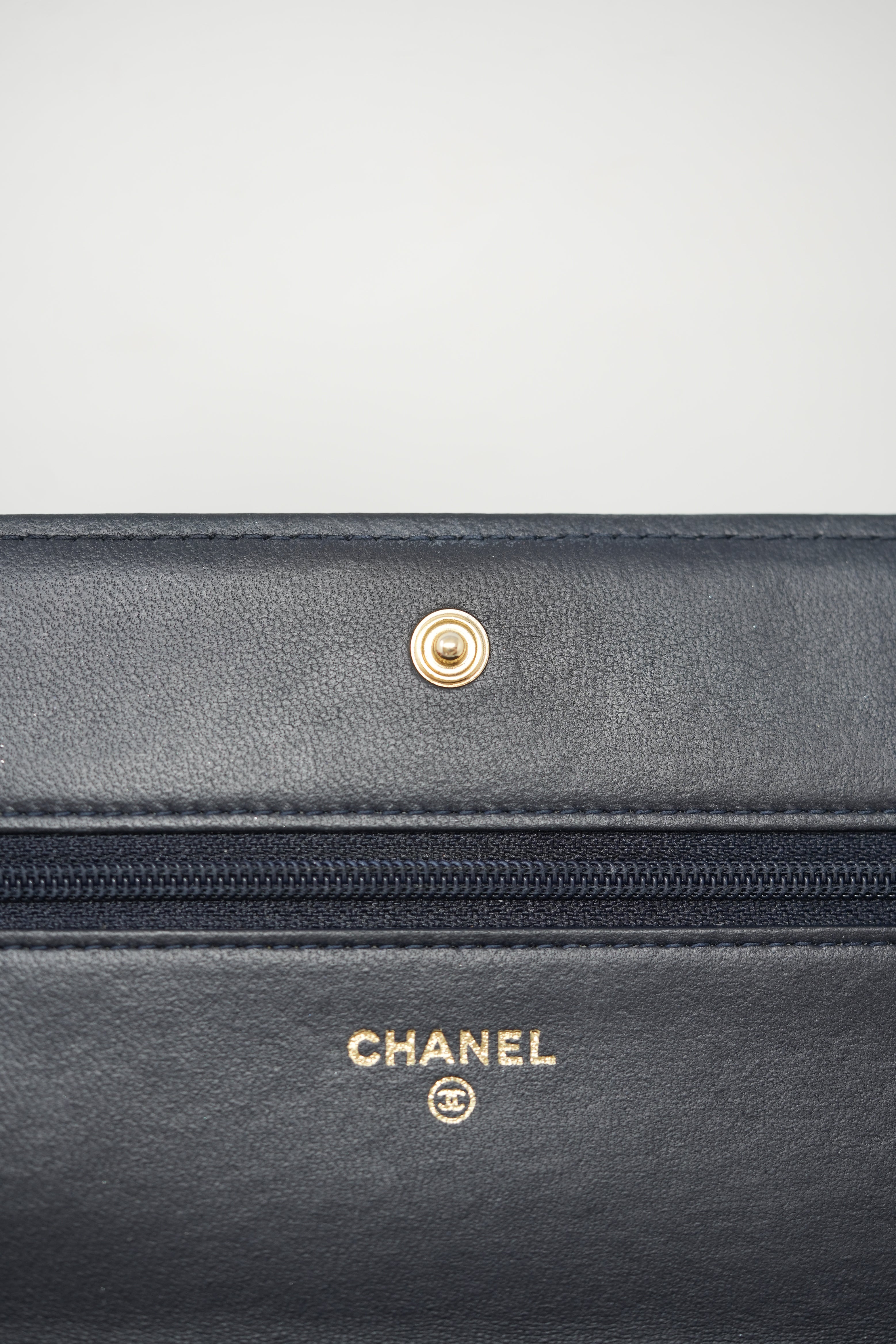 Pre-owned Chanel Navy Lambskin Boy Wallet On Chain - Refurblished