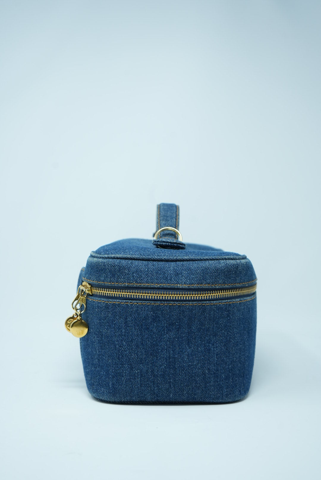 Pre-Owned Chanel Cosmetic Vanity Handbag Indigo Denim