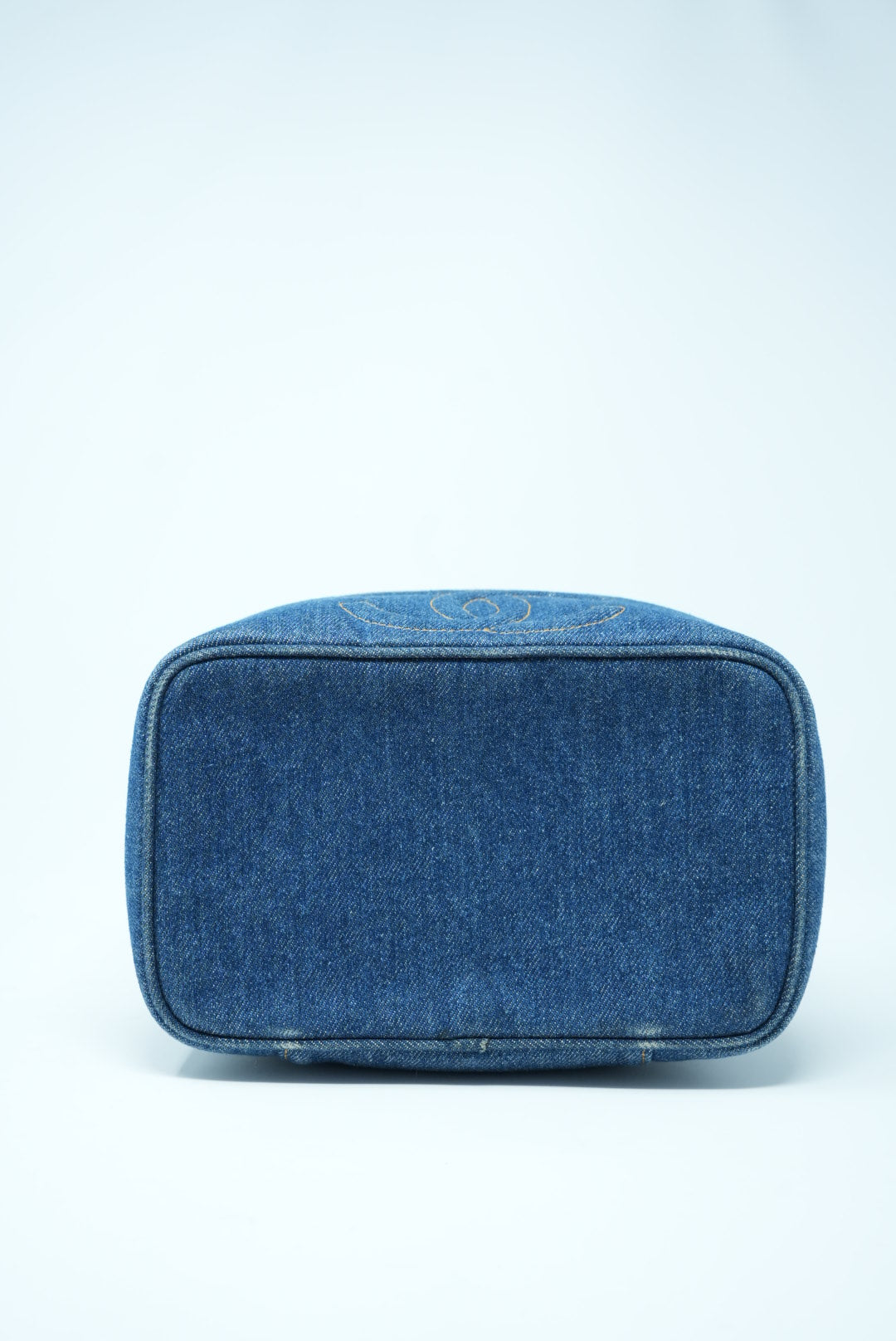Pre-Owned Chanel Cosmetic Vanity Handbag Indigo Denim