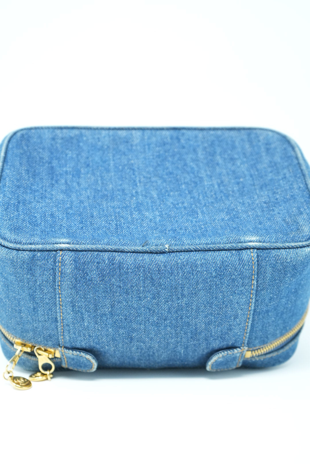 Pre-Owned Chanel Cosmetic Vanity Handbag Indigo Denim