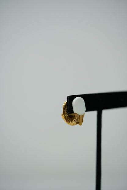 Pre-owned Chanel CC 1994 Button Clip-on Earrings