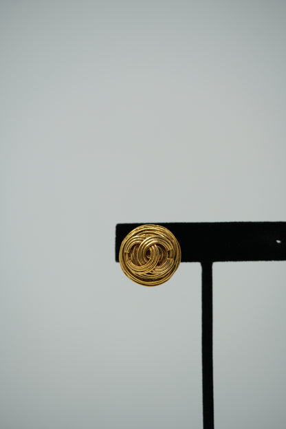 Pre-owned Chanel 1994 CC Button Earrings