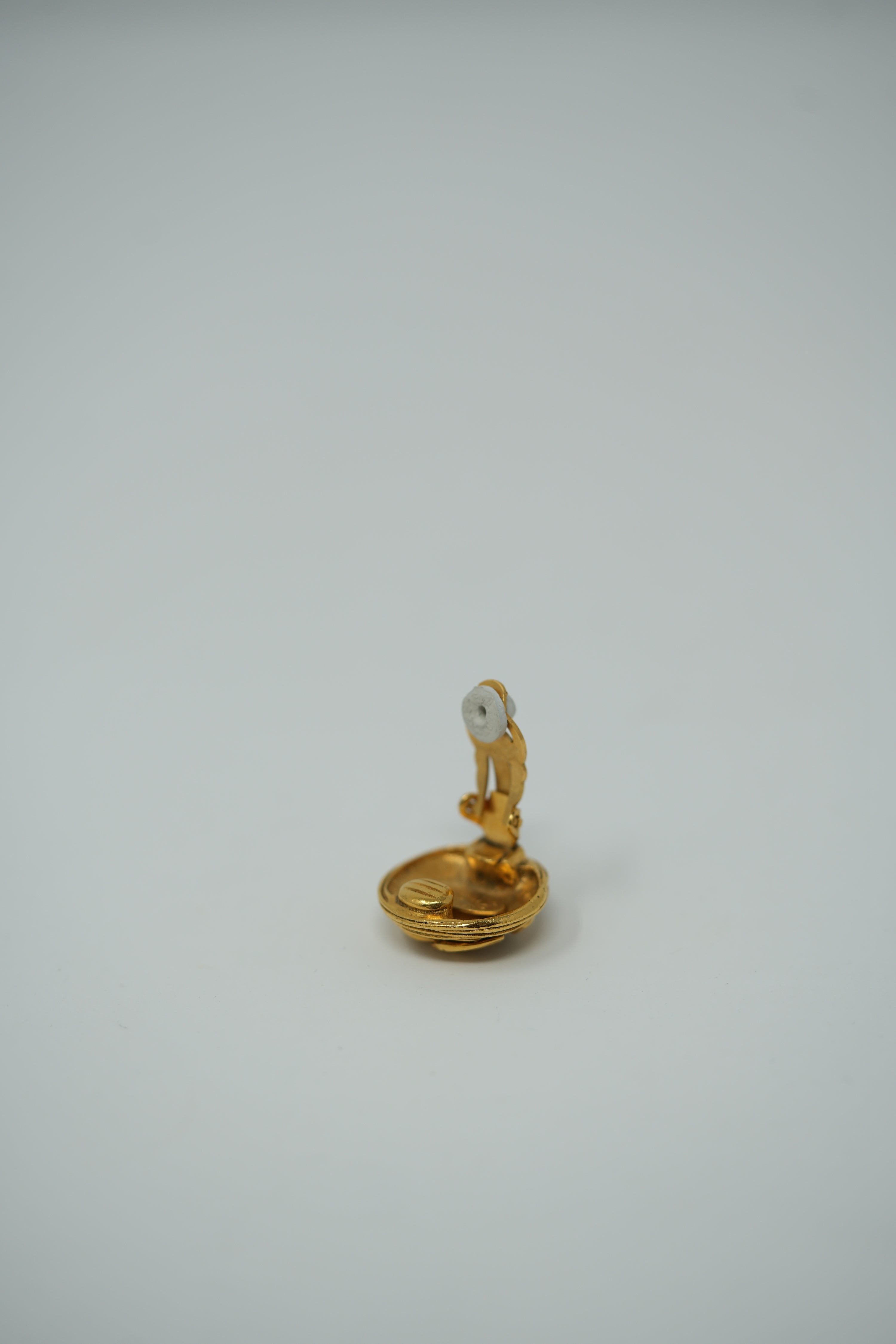 Pre-owned Chanel 1994 CC Button Earrings