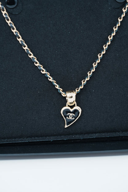 Pre-Owned Chanel Heart CC Necklace
