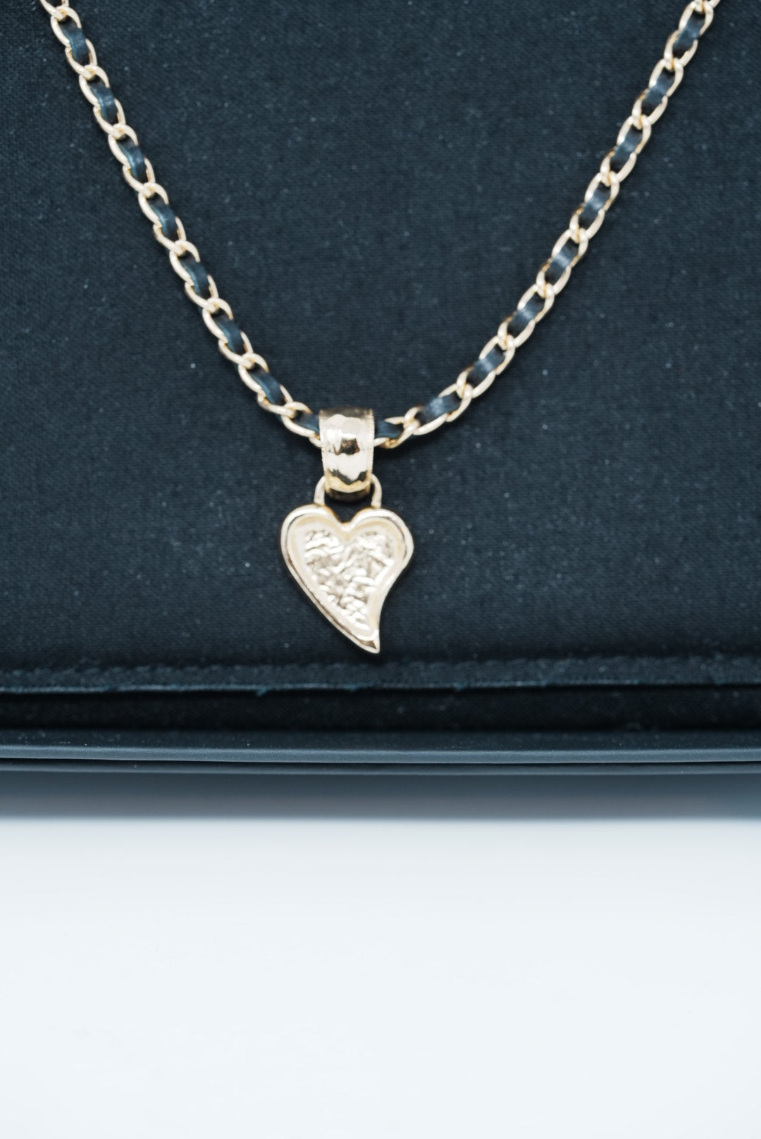 Pre-Owned Chanel Heart CC Necklace