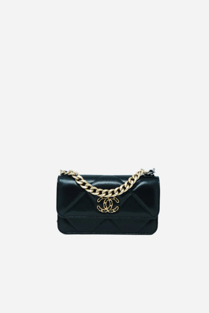 Pre-Owned Chanel 19 Clutch with Chain 2022-2023
