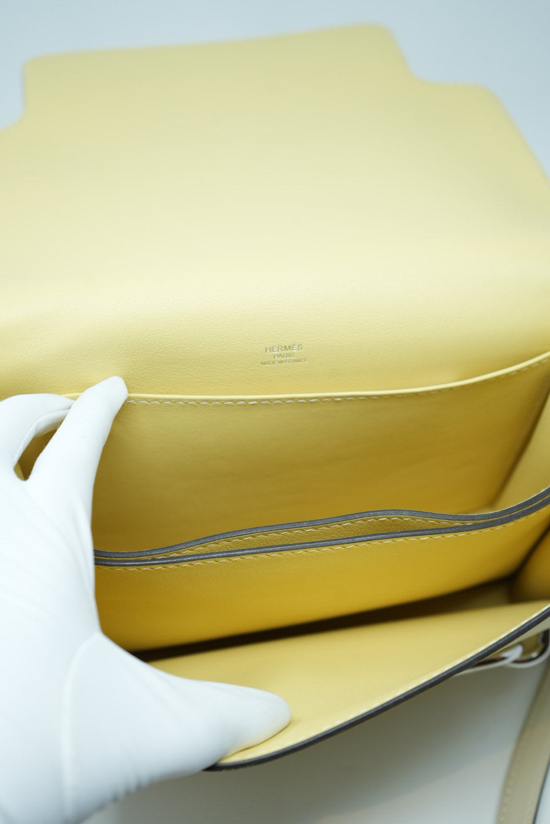 Hermes Roulis 23 Club Ecru-Noir/Jaune poussin/Craie Swift