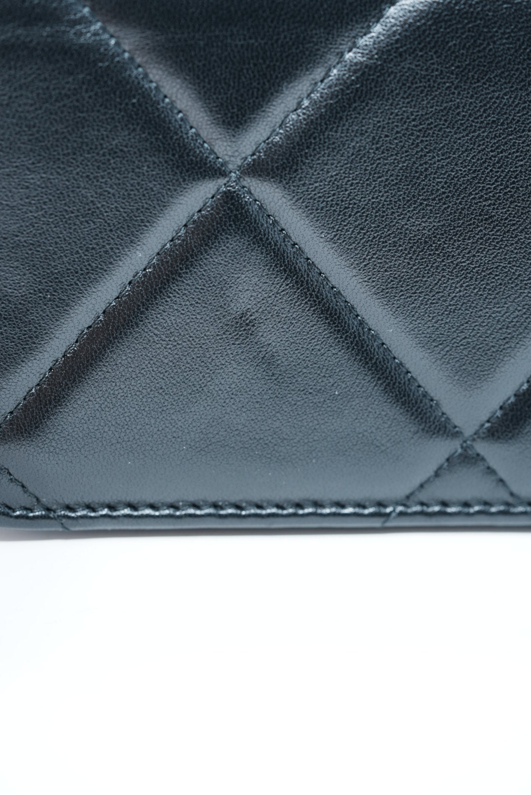 Pre-Owned Chanel 19 Black Lambskin Clutch with Chain