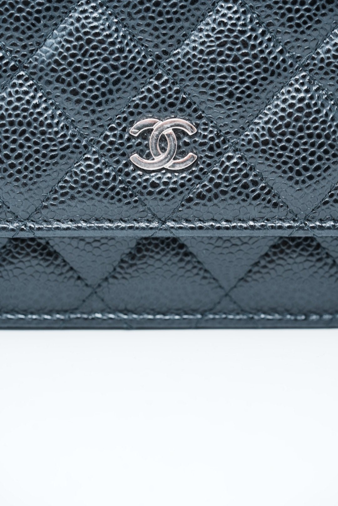 Pre-Owned Chanel Caviar Wallet On Chain