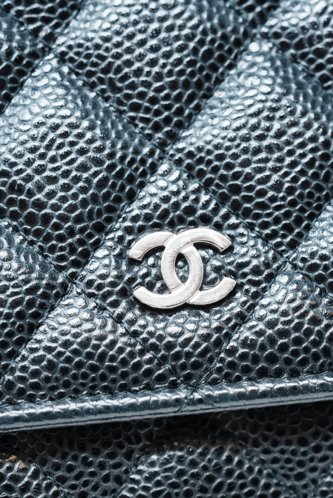 Pre-Owned Chanel Caviar Wallet On Chain