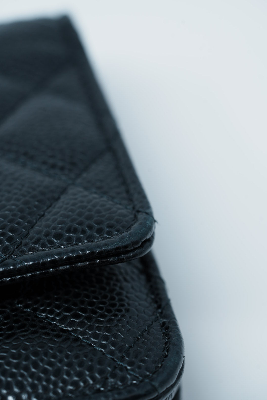 Pre-Owned Chanel Caviar Wallet On Chain