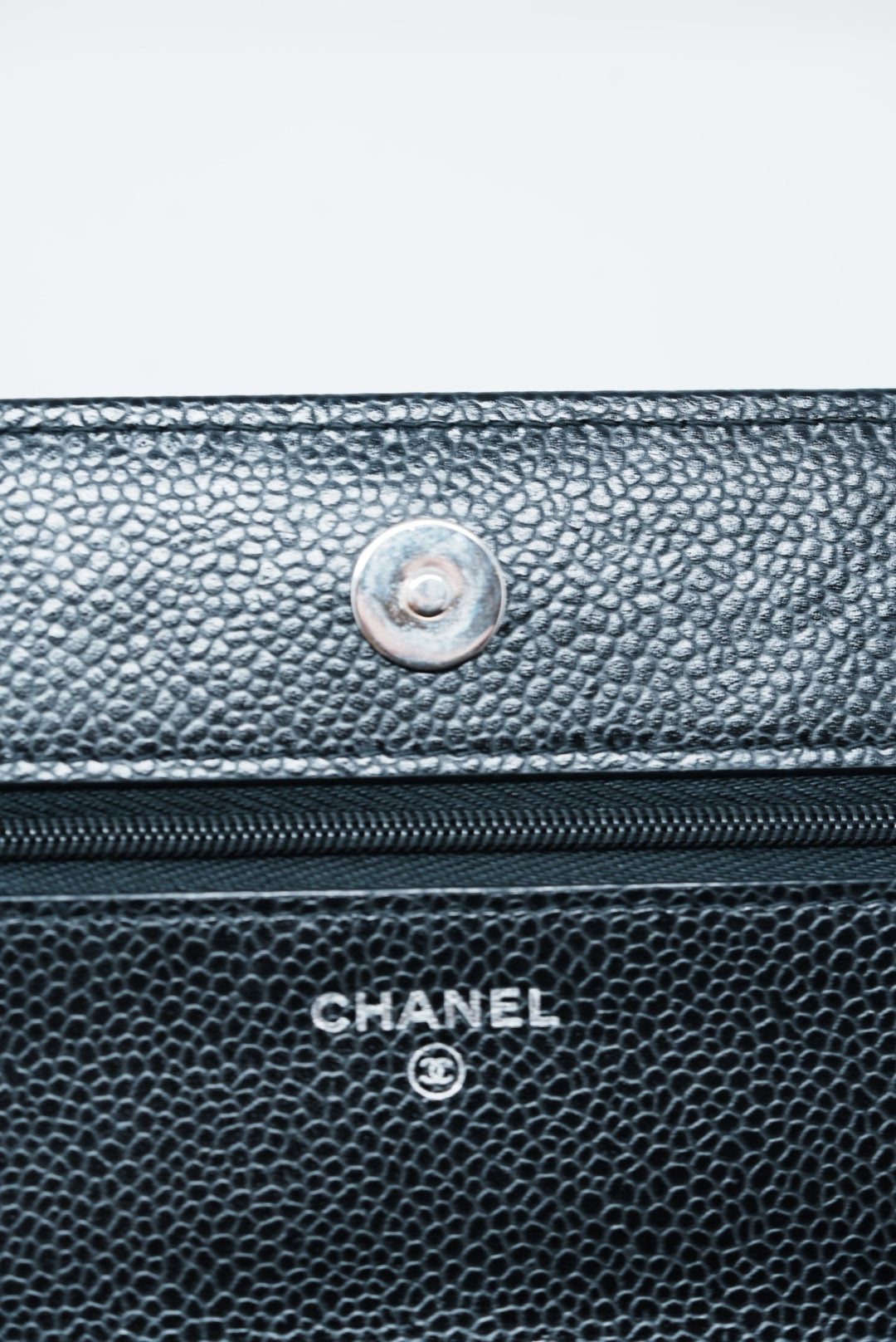 Pre-Owned Chanel Caviar Wallet On Chain