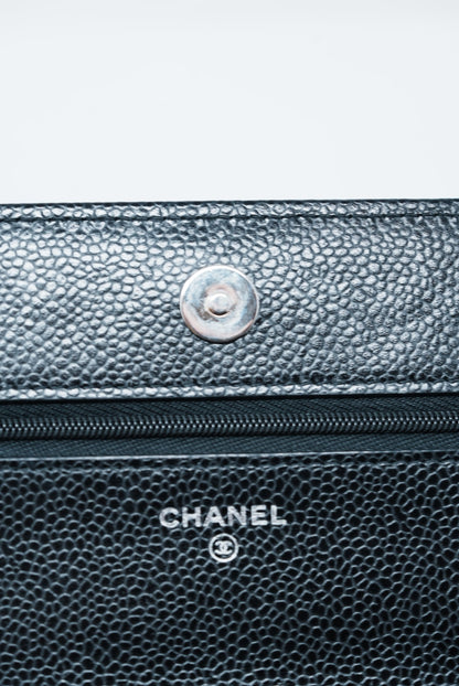 Pre-Owned Chanel Caviar Wallet On Chain