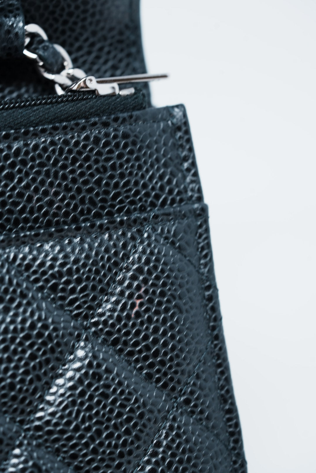Pre-Owned Chanel Caviar Wallet On Chain