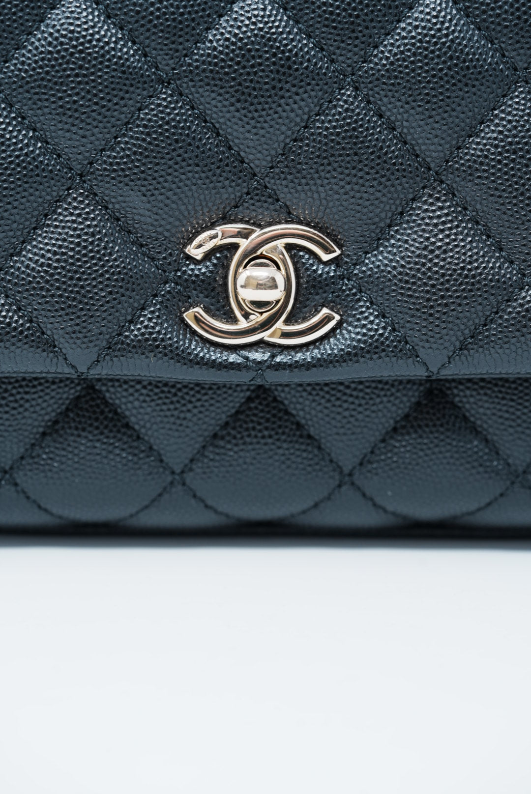 Pre-Owned Chanel Extra Mini CoCo Handle 2021