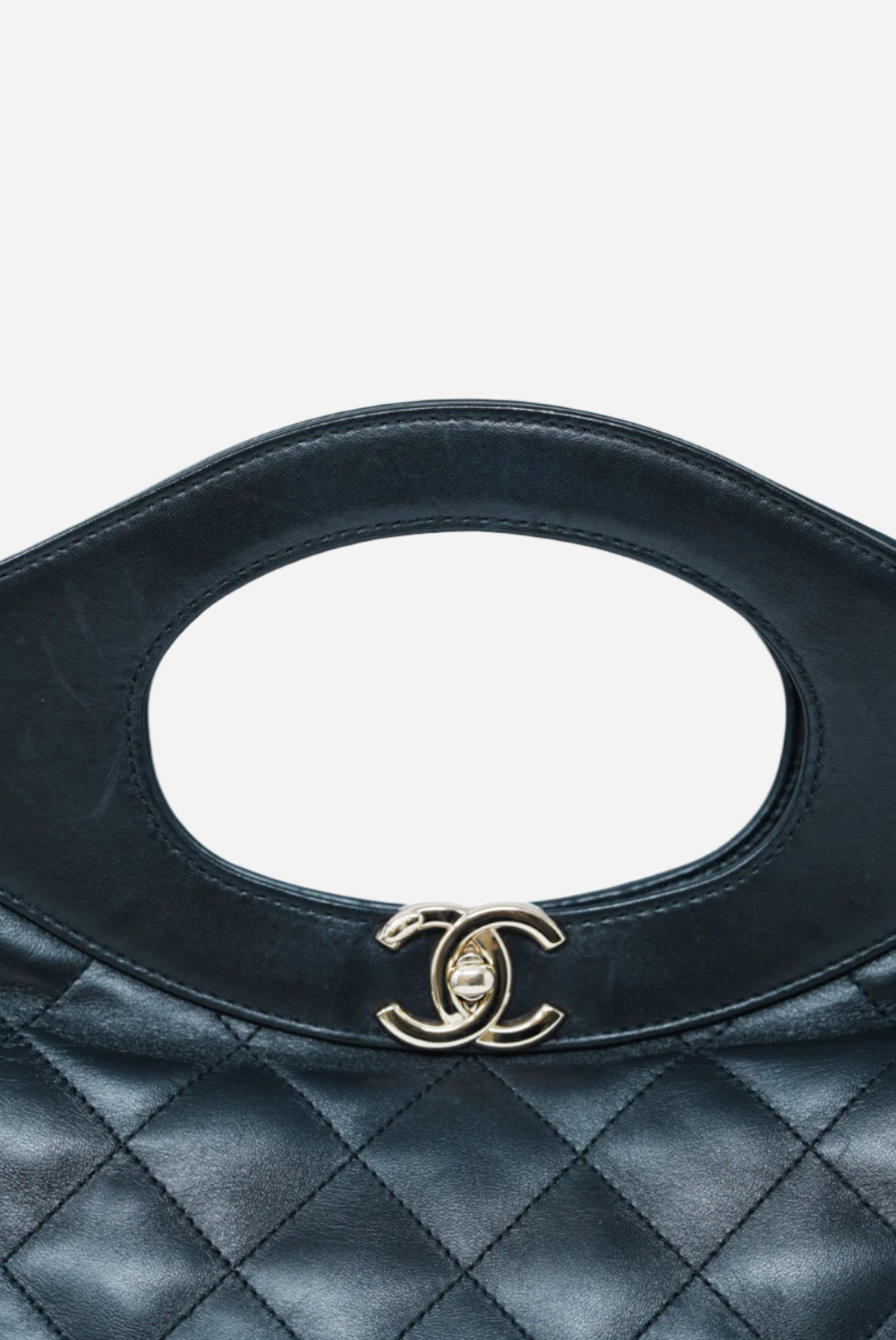 Pre-Owned Chanel Shiny Aged Calfskin Quilted Large 31 bag