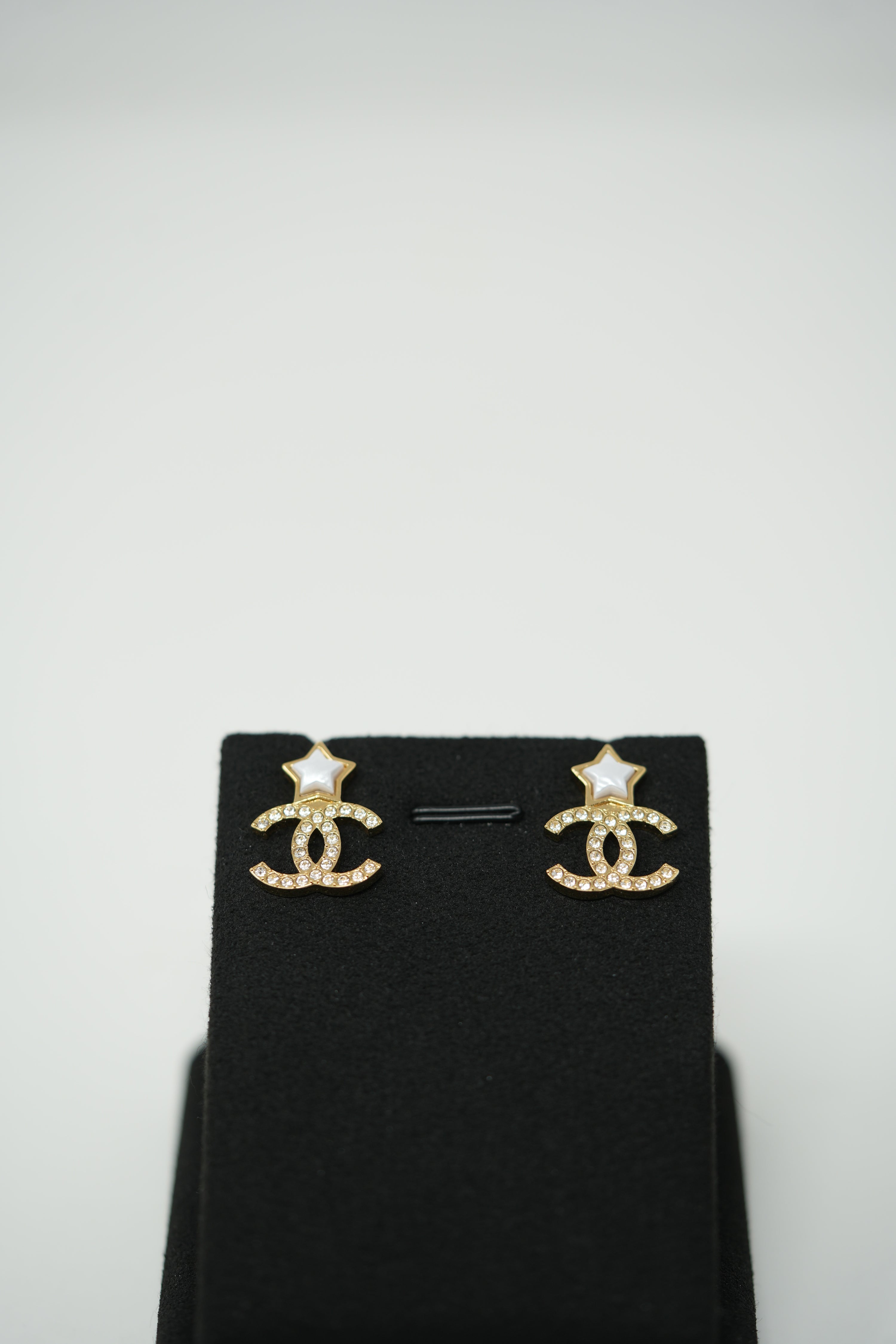 Pre-owned Chanel Crystal Pearl CC Star Earrings