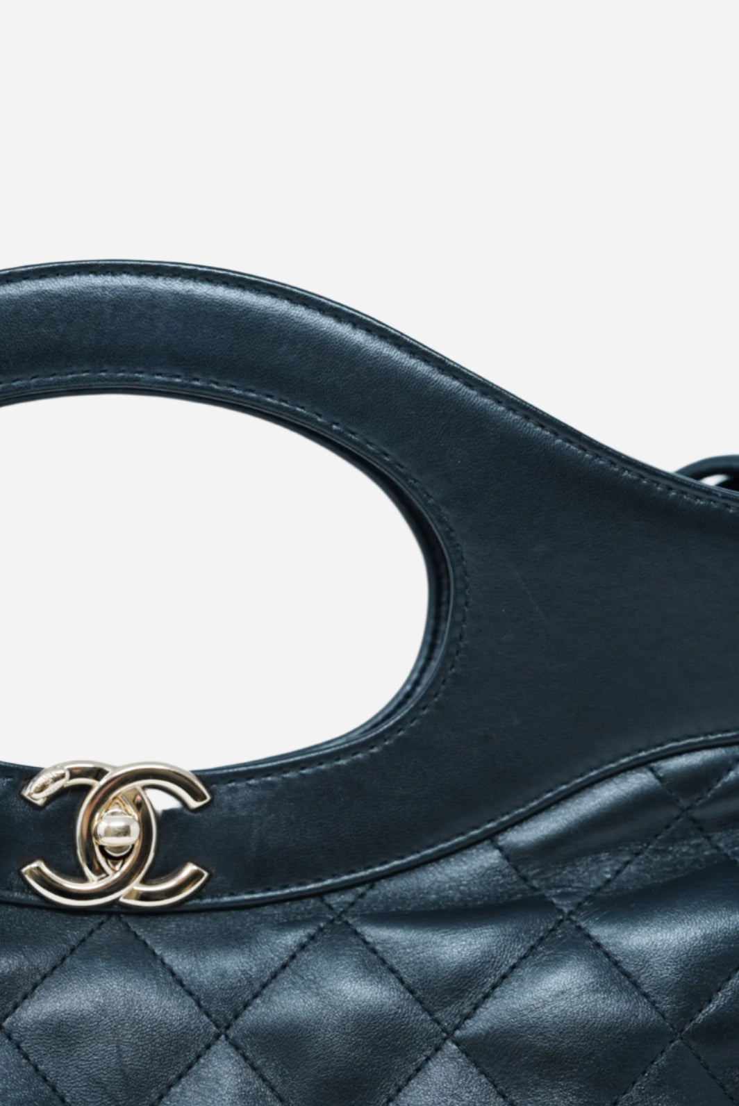 Pre-Owned Chanel Shiny Aged Calfskin Quilted Large 31 bag