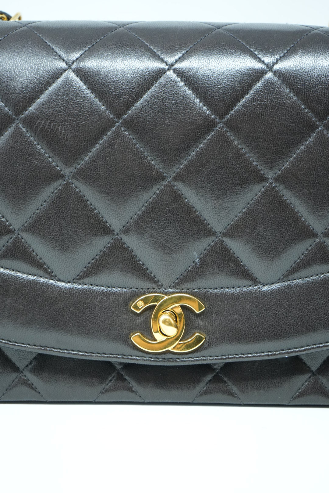Pre-Owned CHANEL Lambskin Diana Flap Bag Medium