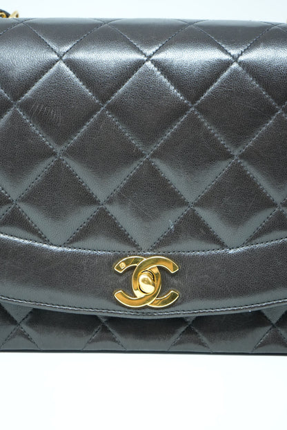 Pre-Owned CHANEL Lambskin Diana Flap Bag Medium