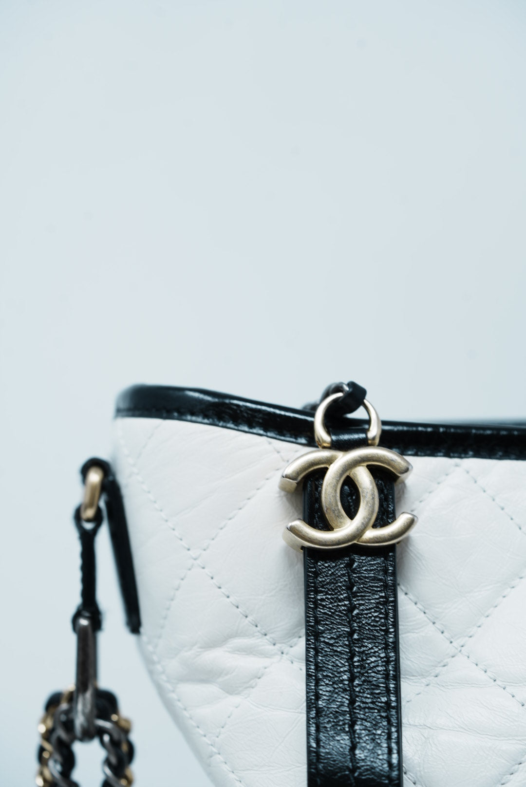 Pre-Owned Chanel Gabrielle Hobo Medium White 2019