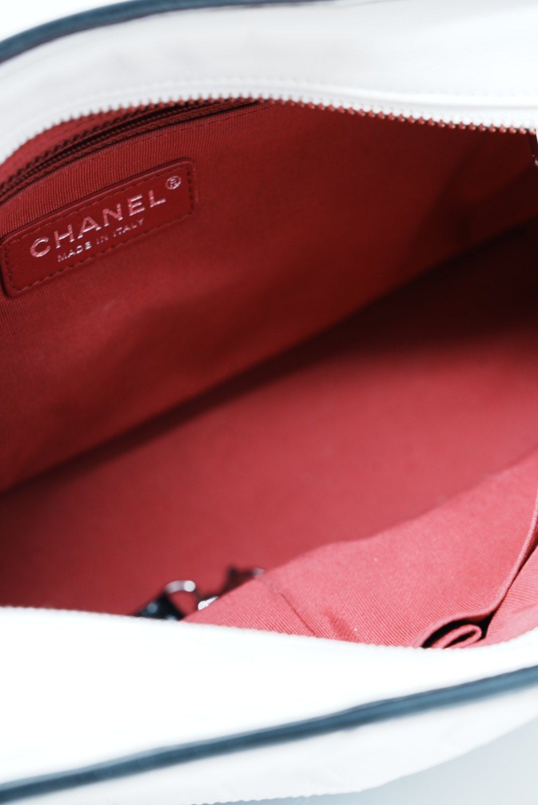 Pre-Owned Chanel Gabrielle Hobo Medium White 2019