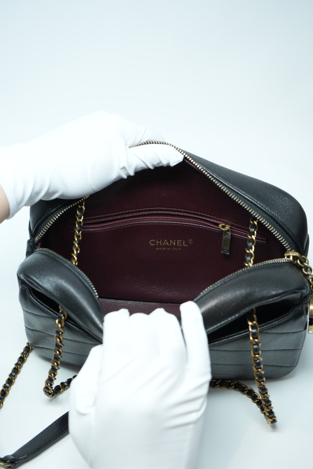 Pre-Owned Chanel Black Camera Crossbody/Shoulder Bag