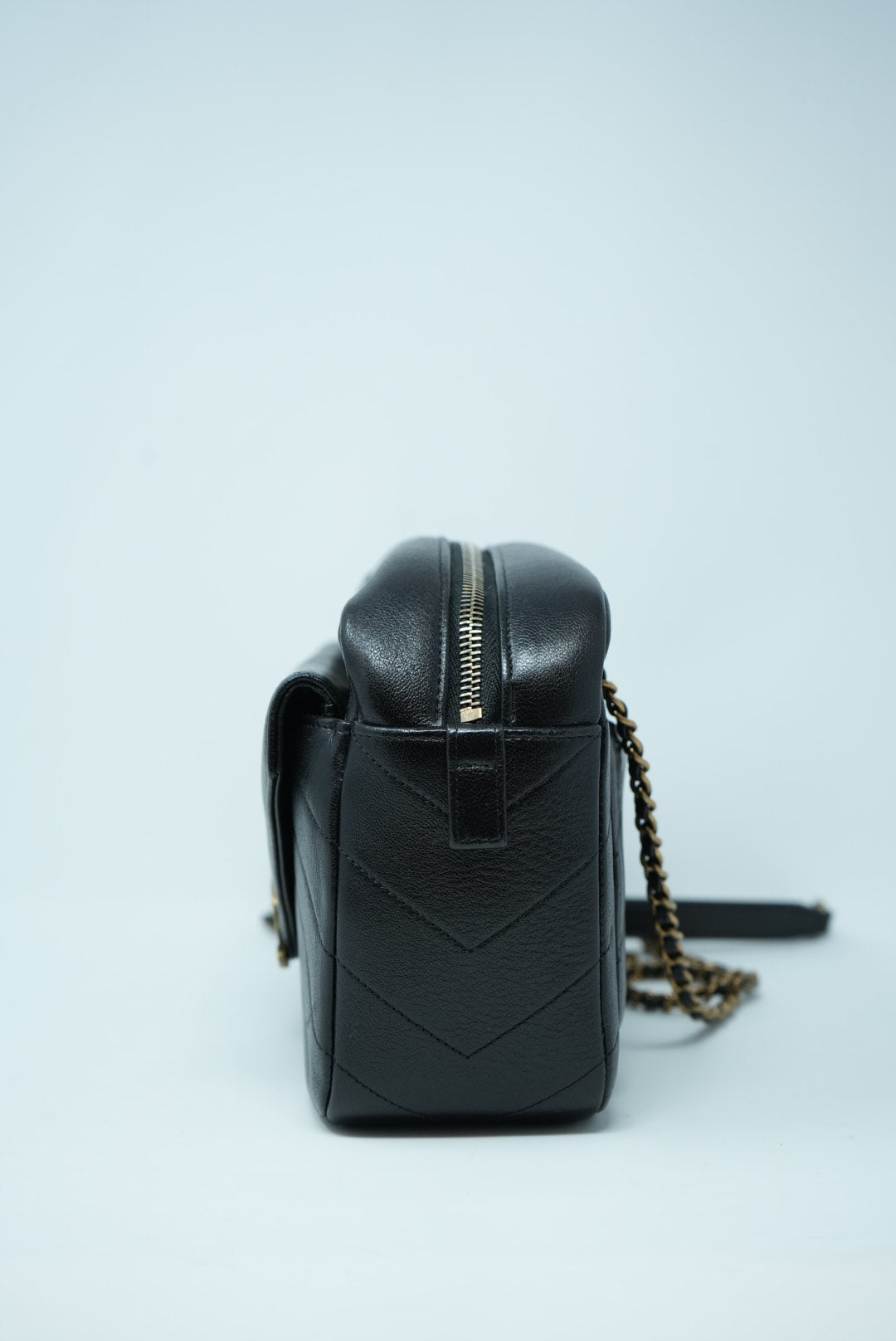 Pre-Owned Chanel Black Camera Crossbody/Shoulder Bag