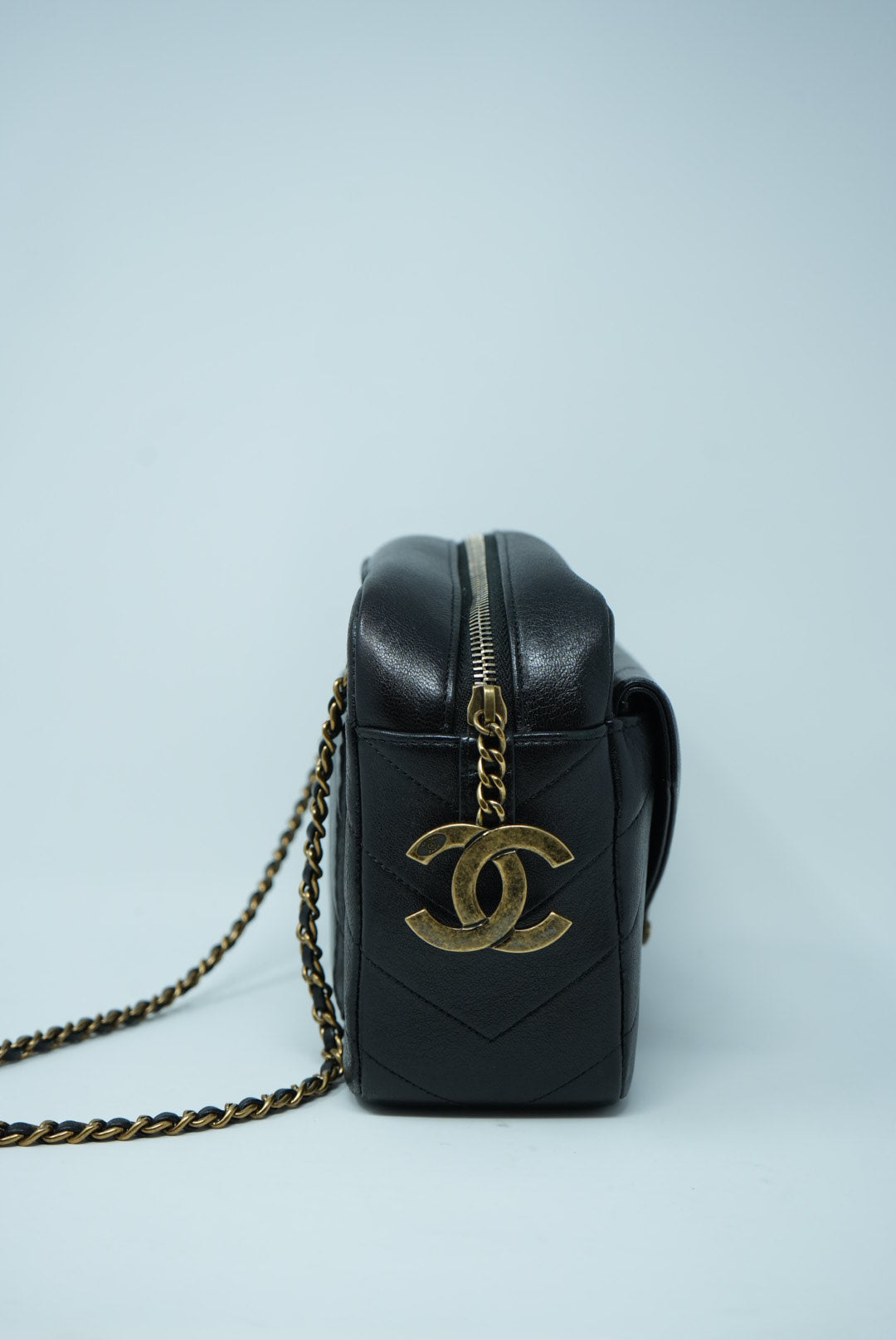 Pre-Owned Chanel Black Camera Crossbody/Shoulder Bag