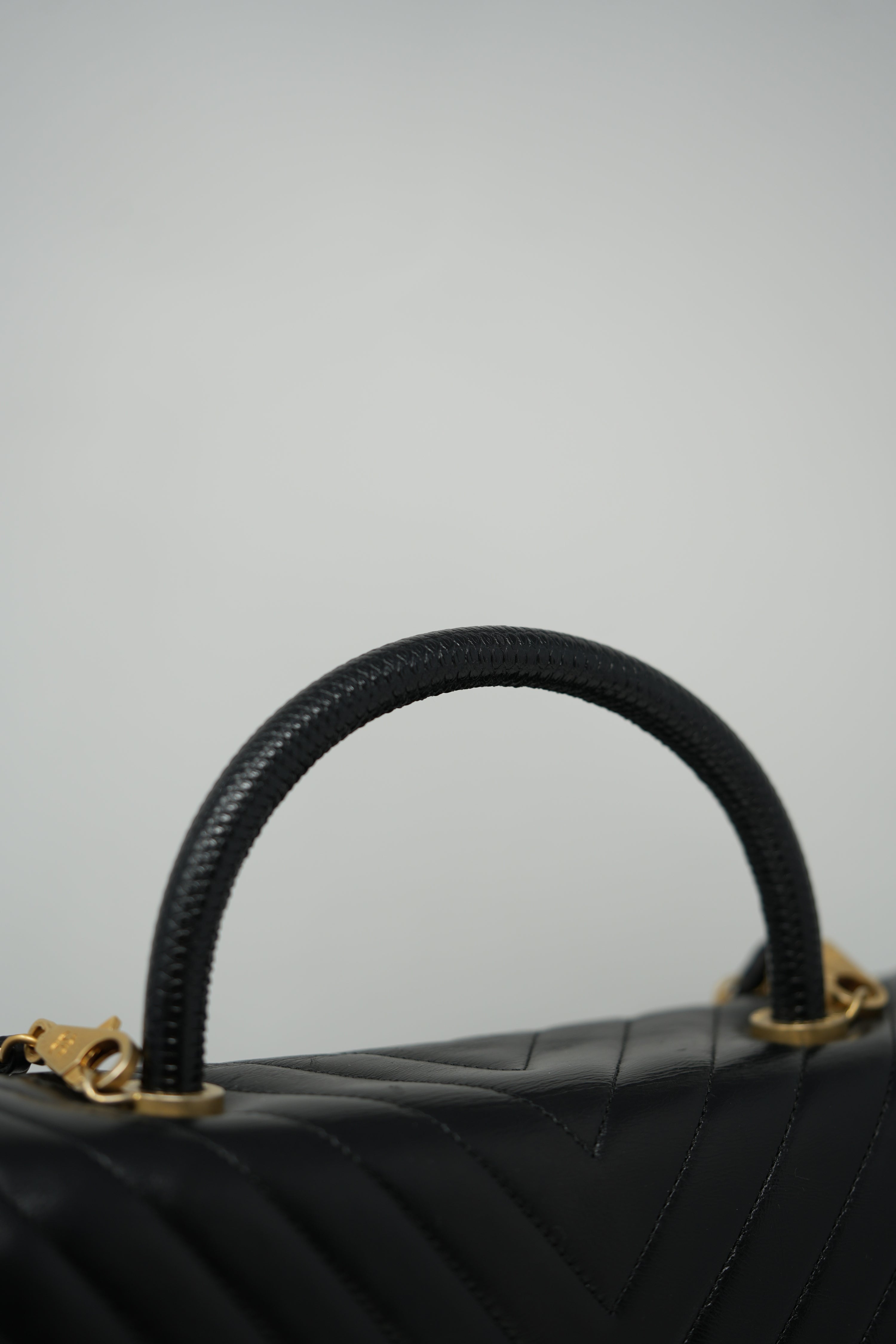 pre-owned Chanel Chevron Coco Handle Medium