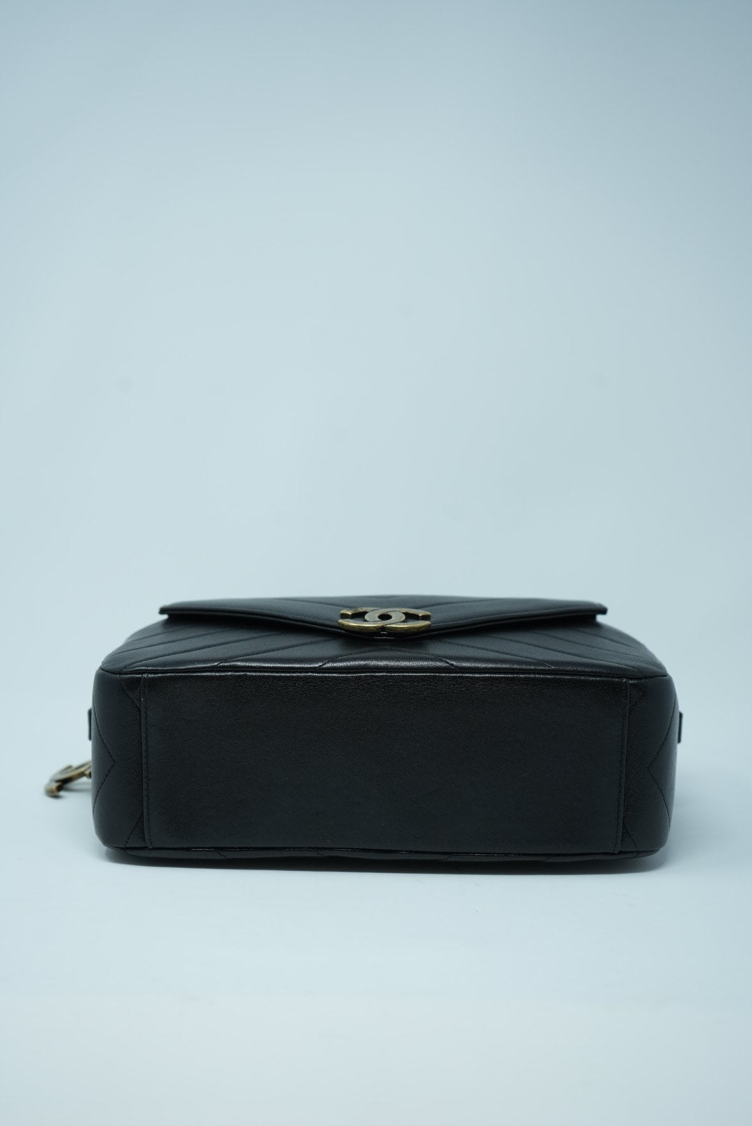 Pre-Owned Chanel Black Camera Crossbody/Shoulder Bag